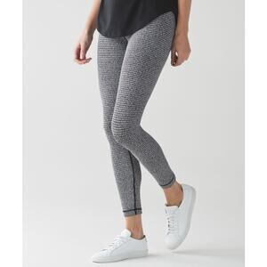 Lululemon High Times Pant. Size 4 EUC. Teeny Tooth White Black